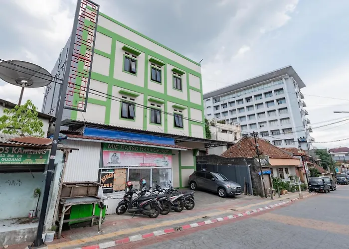 Reddoorz @ SuryakencanaHotel di Bogor